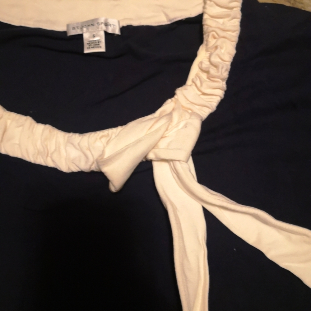 St. John Sport top Small black and white trim short sleeves luxury